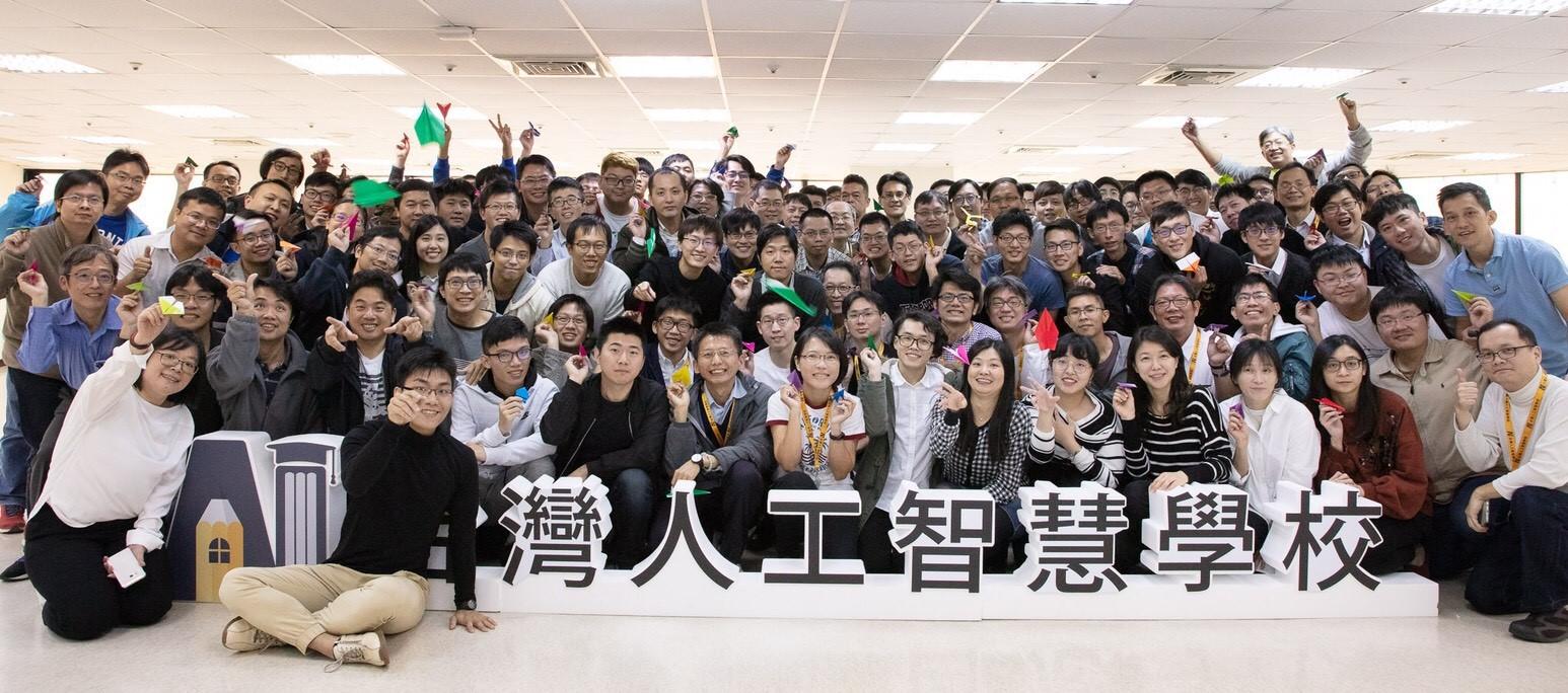 Group photograph of the Taiwan AI Academy learning community and alumni.